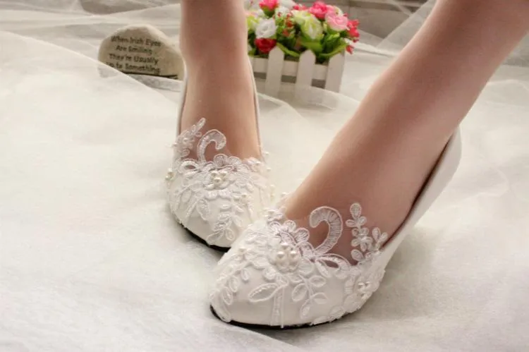 White floral lace kitten heel wedding shoes elegant closed toe bridal pumps